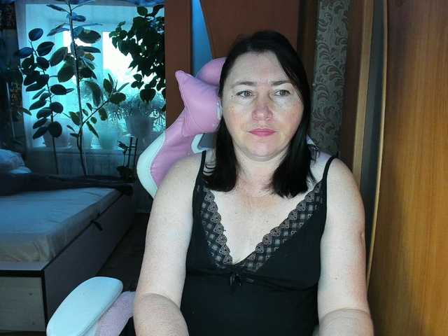 Lola18111 live cam on BongaCams