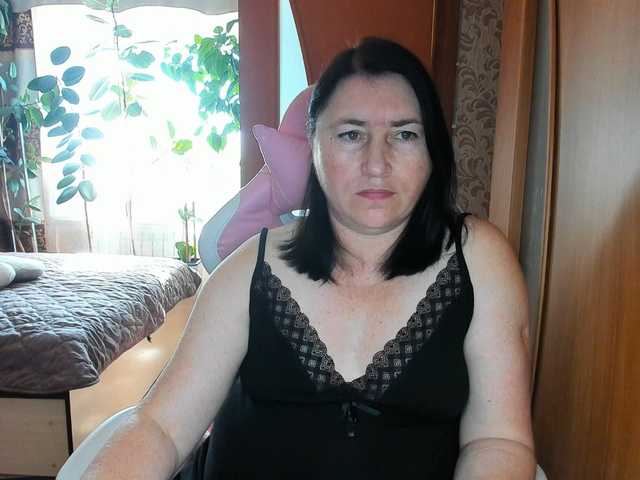 Lola18111 live cam on BongaCams