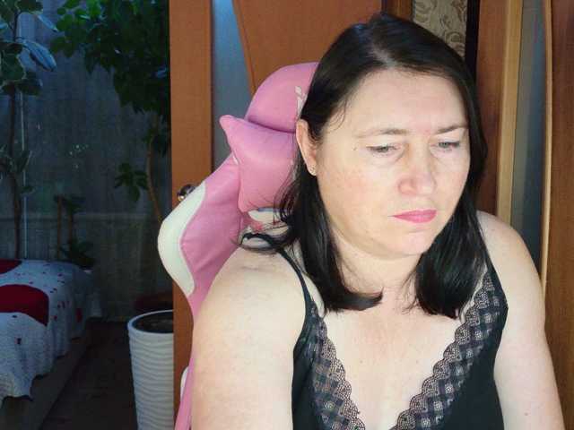 Lola18111 live cam on BongaCams
