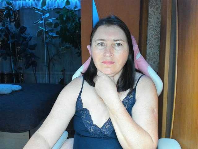 Lola18111 live cam on BongaCams
