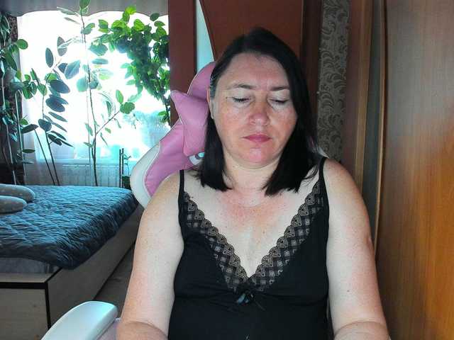 Lola18111 live cam on BongaCams