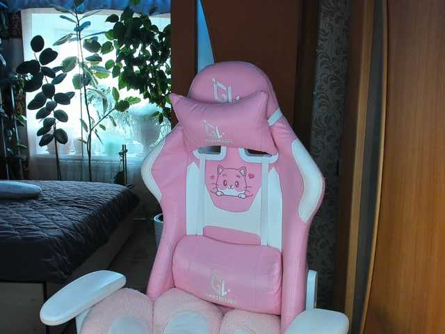 Lola18111 live cam on BongaCams