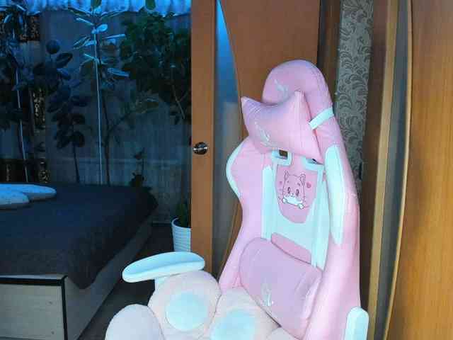 Tatka18111 webcam