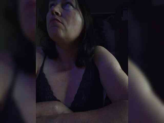 Lola18111 live female cam on bongacams