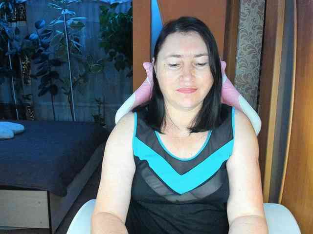 Lola18111 live female cam on bongacams
