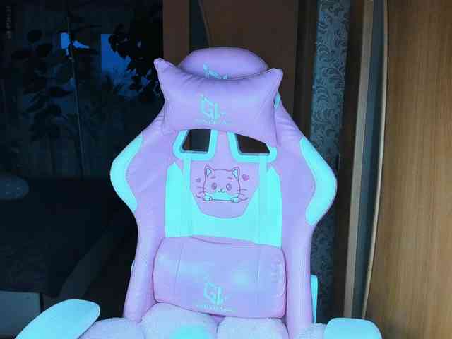 Tatka18111 webcam