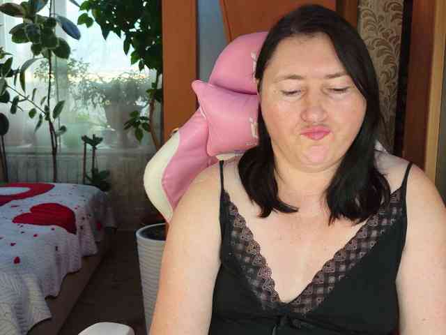 Lola18111 Live Webcam on BongaCams