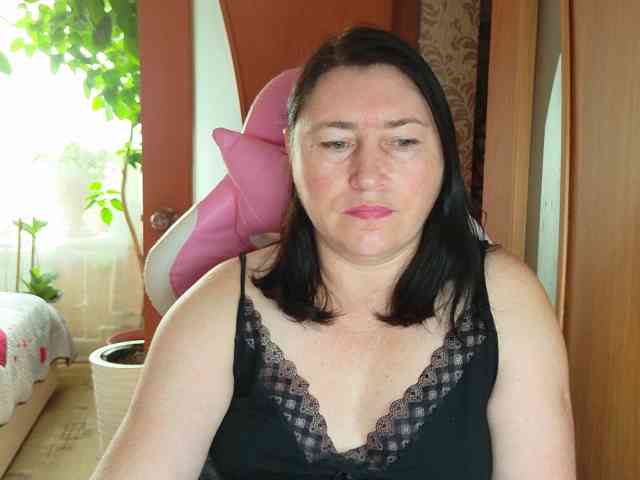 Lola18111 live female cam on bongacams