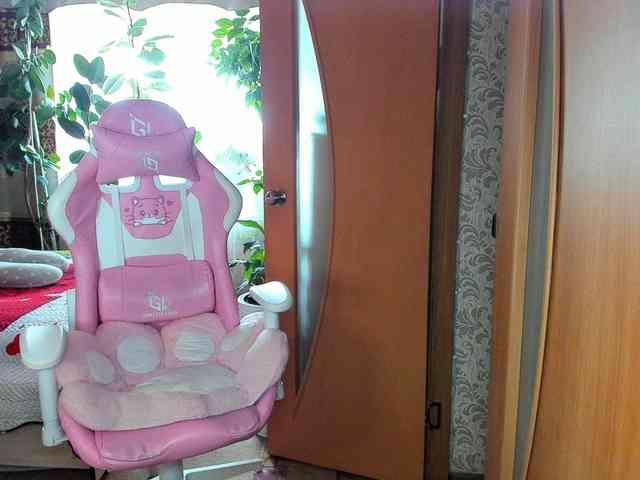 Tatka18111 webcam