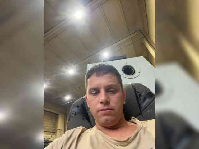 Bigl0ve's cam show statistics and live stream