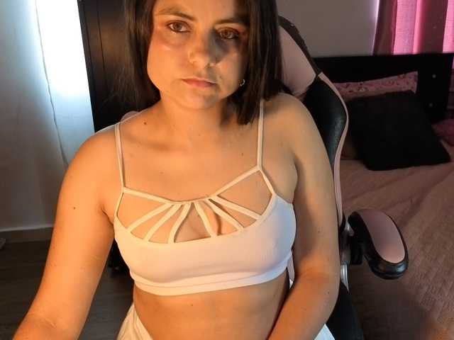 Violetacampbe live cam preview