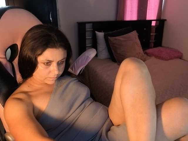 Violetacampbe, live now on BongaCams
