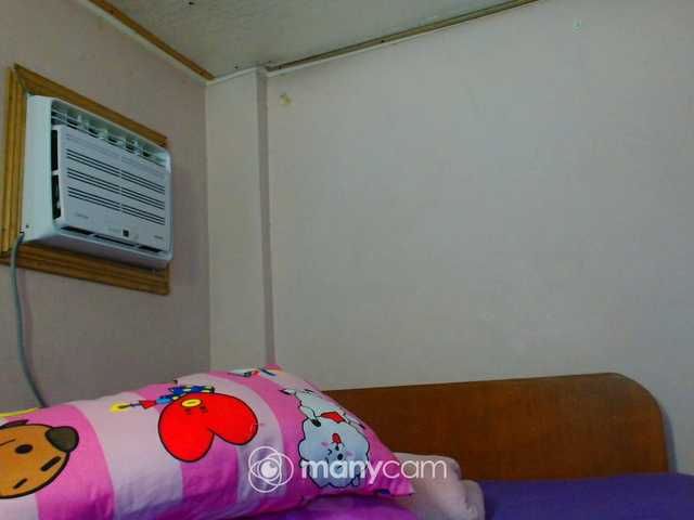 mainee live cam on BongaCams