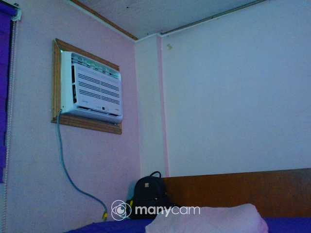 mainee live cam on BongaCams