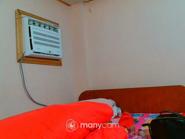mainee live cam on BongaCams