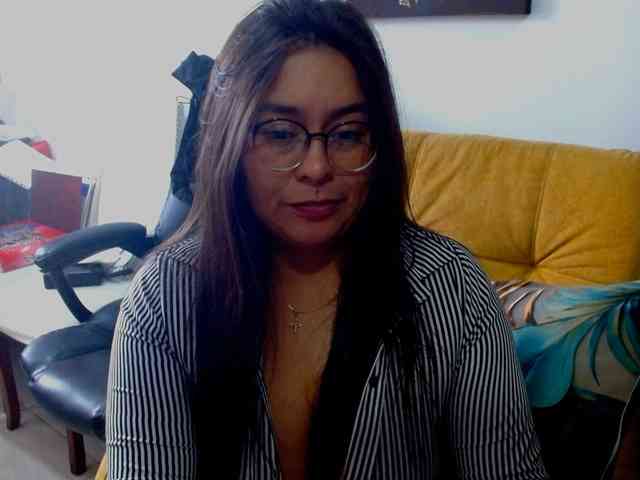 MARILYNWHANCO Live Webcam on BongaCams