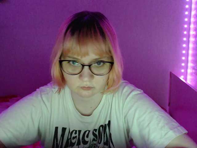 Bonnie-Petite live cam on BongaCams