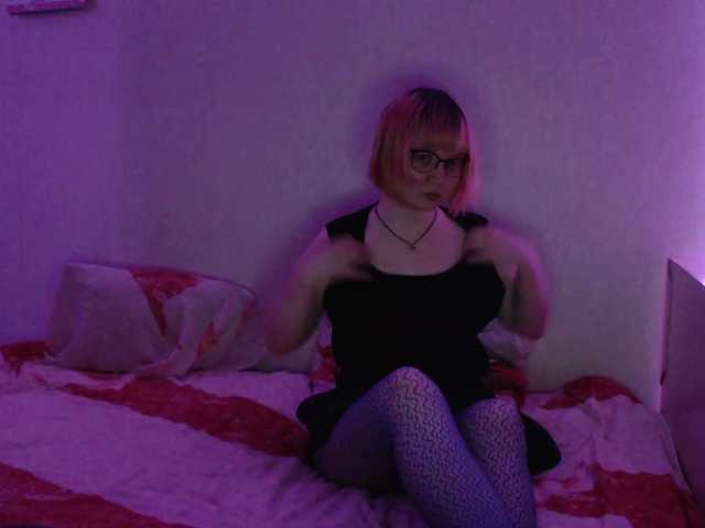 Bonnie-Petite live cam on BongaCams
