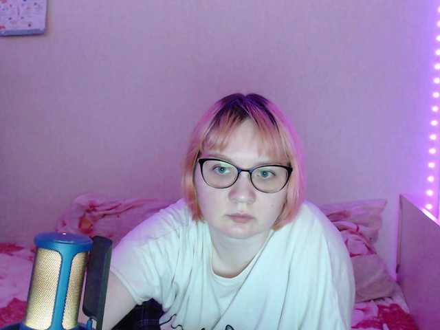Bonnie_Petite live webcam show