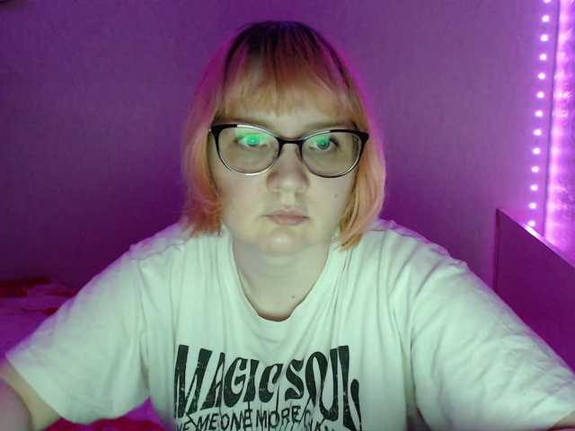 Bonnie-Petite live cam on BongaCams