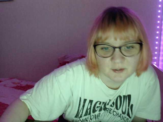 Bonnie_Petite live webcam show