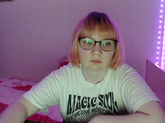 Bonnie_Petite live webcam show