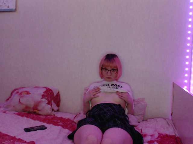 Bonnie_Petite live webcam show