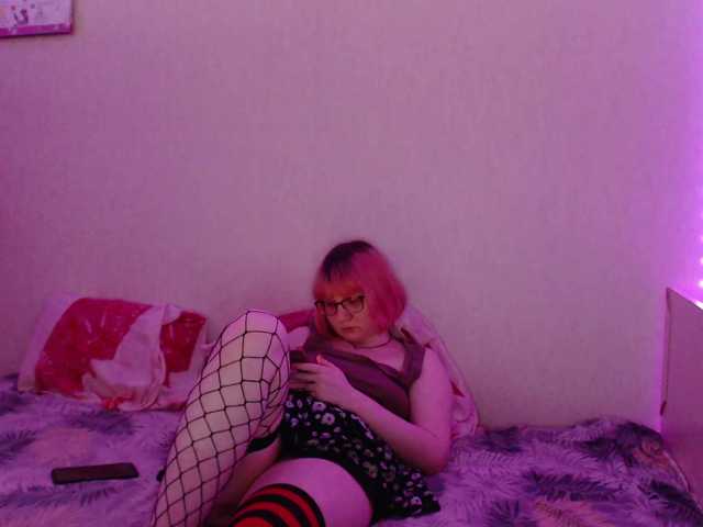 Bonnie-Petite live cam on BongaCams