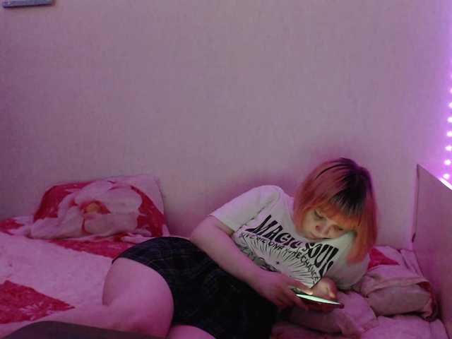 Bonnie-Petite live cam on BongaCams
