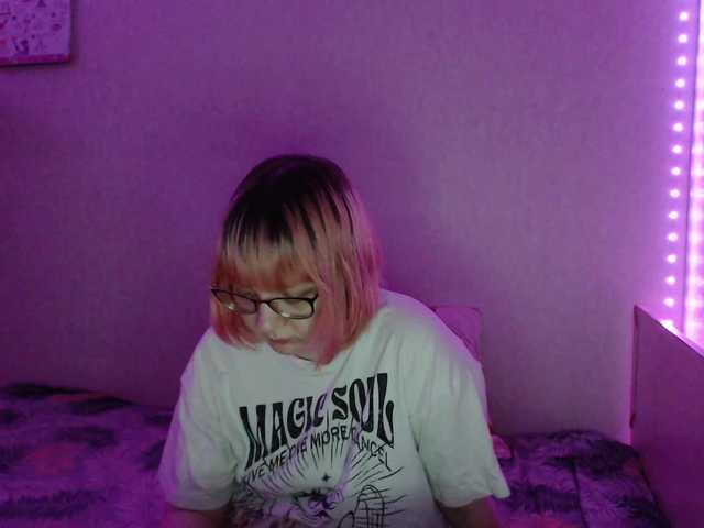 Bonnie-Petite live cam on BongaCams