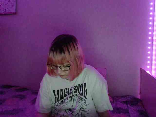 Bonnie_Petite webcam