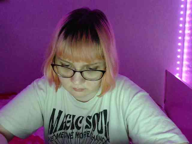 Bonnie_Petite webcam