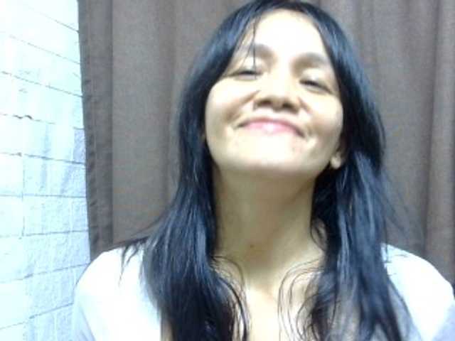 sweetmama17 live cam on BongaCams