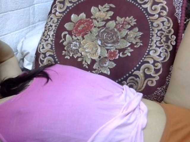 sweetmama17 live cam preview