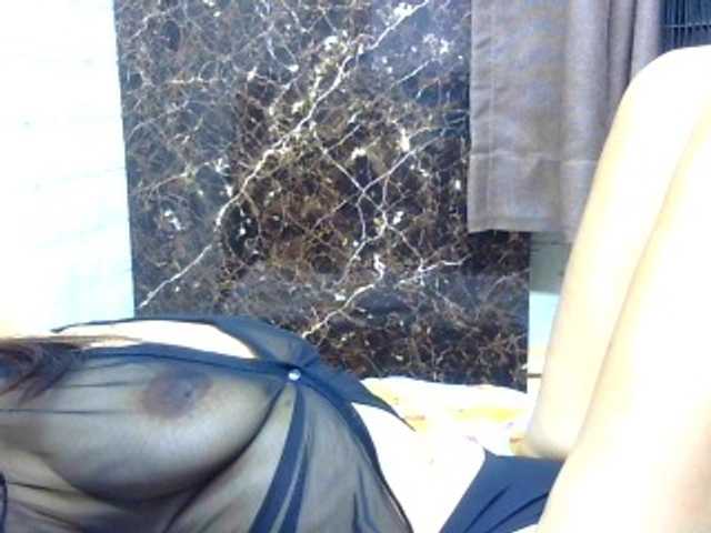 sweetmama17 live cam on BongaCams