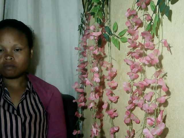 Pussy01lips live cam on BongaCams