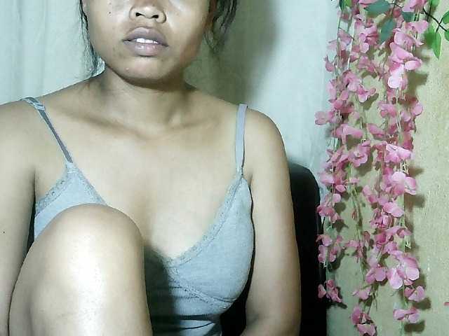 Pussy01lips's BongaCams show and profile