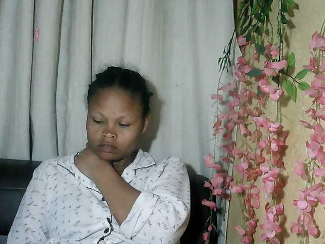 Pussy01lips live cam on BongaCams