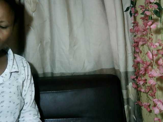 Pussy01lips live cam on BongaCams