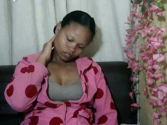 Pussy01lips live cam on BongaCams