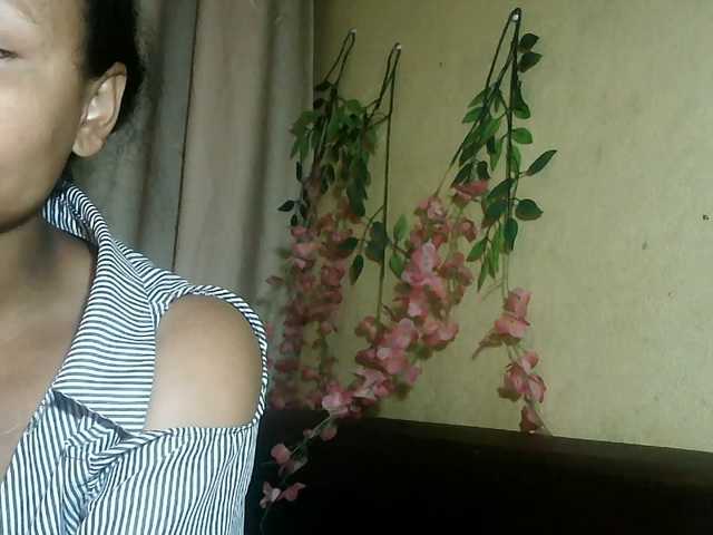 Pussy01lips, live now on BongaCams