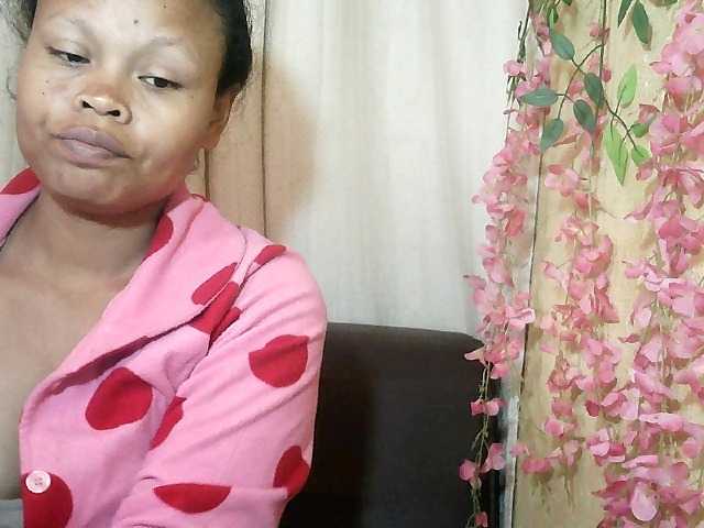 Pussy01lips live cam on BongaCams