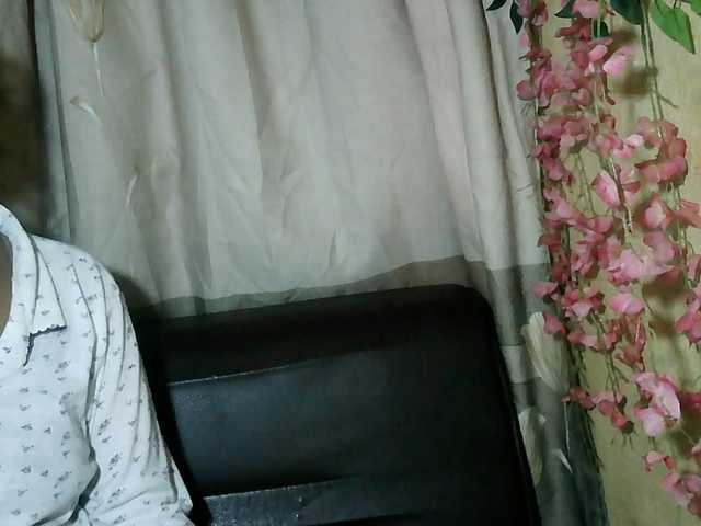 Pussy01lips live cam on BongaCams