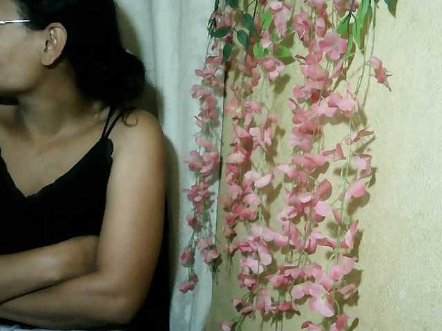 Pussy01lips live cam on BongaCams