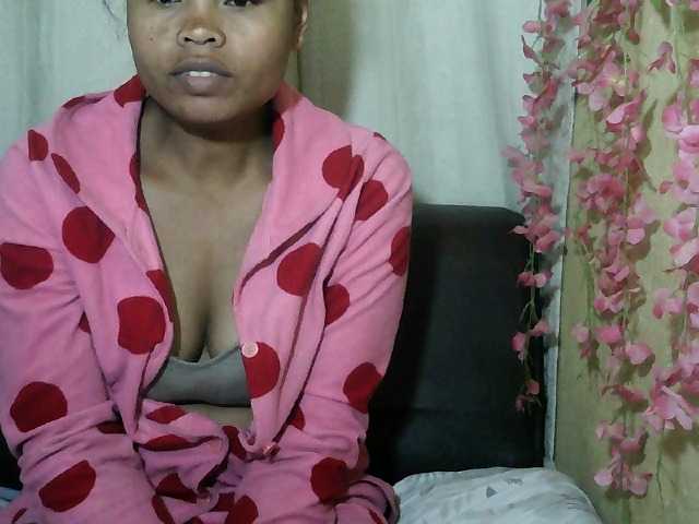 Pussy01lips live cam on BongaCams