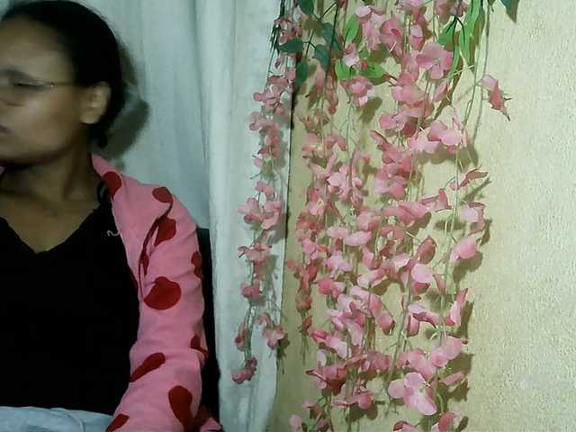 Pussy01lips live cam on BongaCams