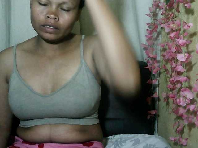 Pussy01lips live cam on BongaCams