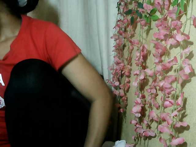 Pussy01lips live cam on BongaCams