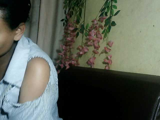 Pussy01lips live cam on BongaCams