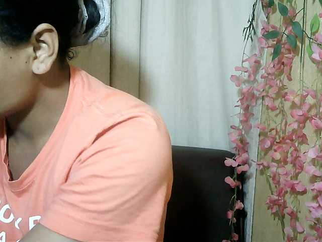 Pussy01lips live cam on BongaCams